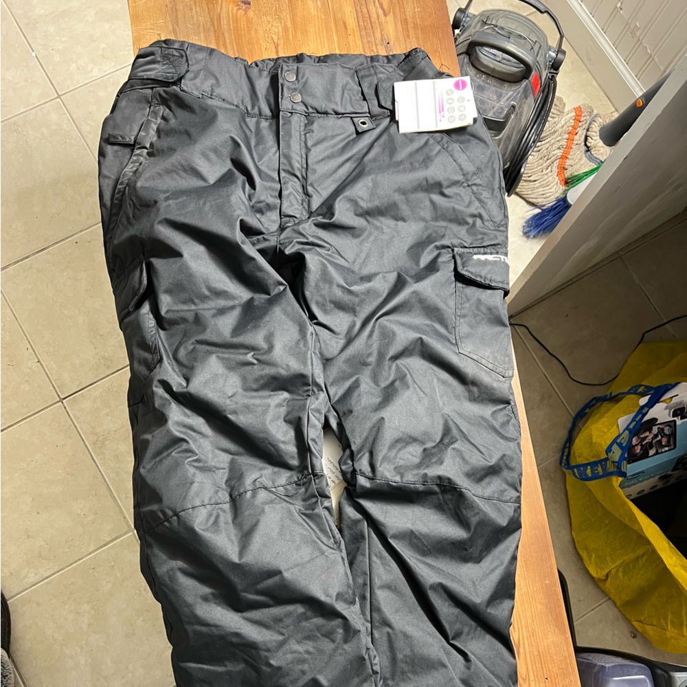 Arctix women’s black snow cargo pants XL